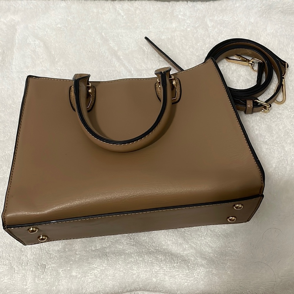 Tan purse 👜